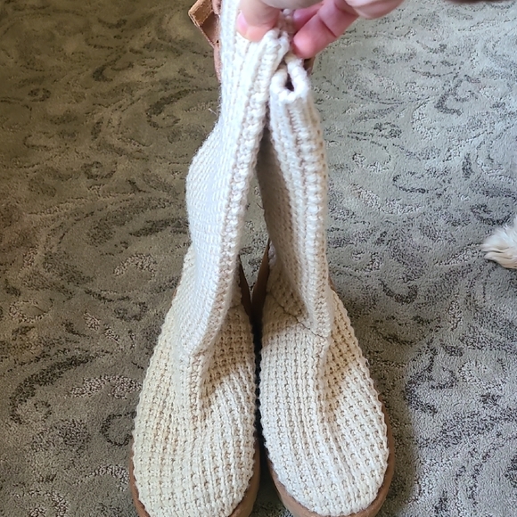 UGG Tan Knit Winter Boots with Suede Trim - Picture 14 of 14